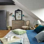 Złamane szarością róże, błękity i zielenie...