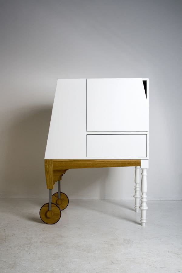 Niesamowity sekretarzyk Alice na kółkach z...