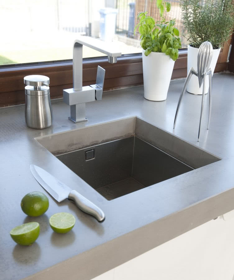 Podblatowy zlewozmywak pomaga zachować...