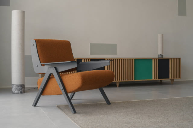 krzesło pomarańczowe