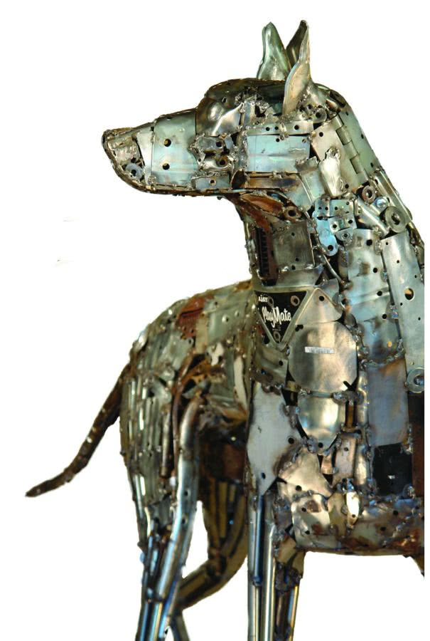 Dog ze stalowych odpadków, Brian Mock.
