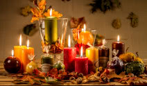 Świece w jesiennej aranżacji