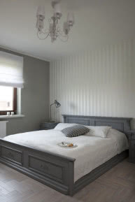 Biało-szara sypialnia we francuskim stylu
