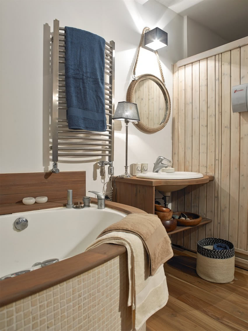 Łazience utrzymanej w ciepłym beżu oryginalności...