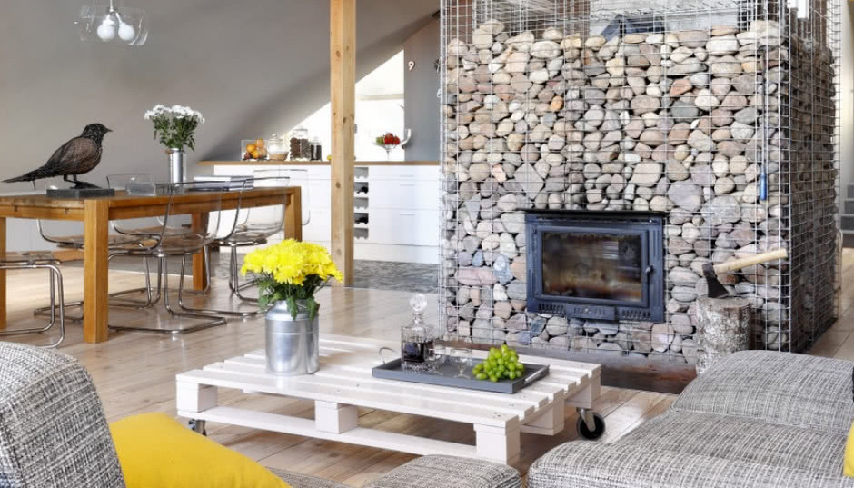 Kamień i drewno - mieszkanie na poddaszu