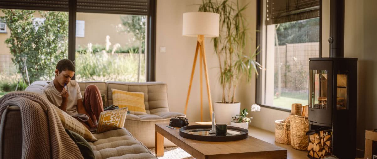 Zima i realne oszczędności. Jak smart home Somfy pomaga trzymać rachunki w ryzach 