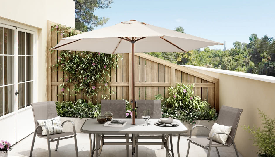 Jak osłonić przed słońcem taras lub balkon?