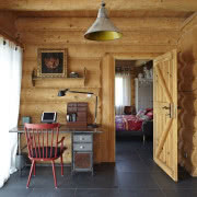 Schody na piętro, do których balustradę wykonała...