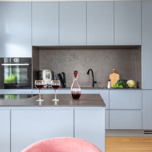 Jak urządzić kuchnię w stylu skandynawskim? Inspiracje na styl skandynawski prosty i przytulny