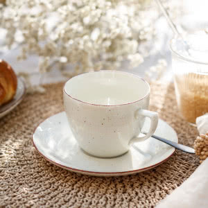 Letnie must-have: porcelana, która sprawdzi się podczas wakacyjnych spotkań