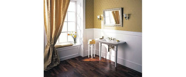 Elegancka tapeta w salonie kąpielowym