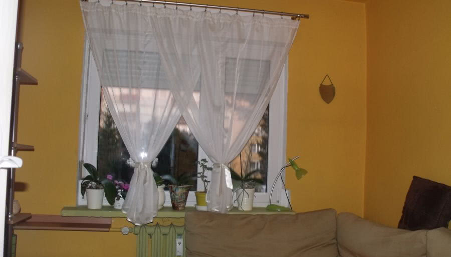 Panele i kolor ścian do małego pokoju