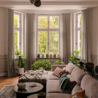 Mieszkanie w secesyjnej kamienicy. Nostalgiczny nastrój, książki i dizajn