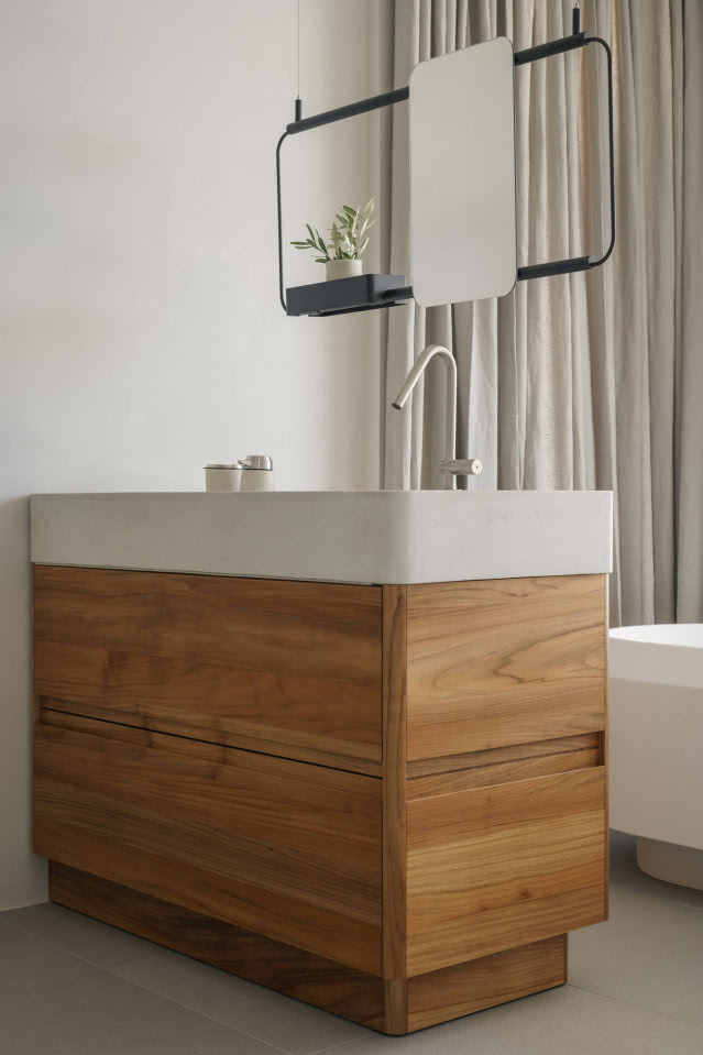 betonowa umywalka osadzona na drewnianej szafce