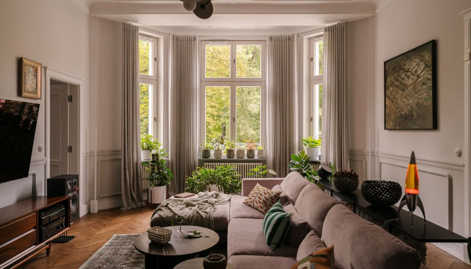 Mieszkanie w secesyjnej kamienicy. Nostalgiczny nastrój, książki i dizajn