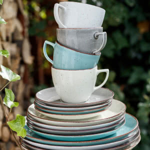 Letnie must-have: porcelana, która sprawdzi się podczas wakacyjnych spotkań