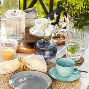 Letnie must-have: porcelana, która sprawdzi się podczas wakacyjnych spotkań
