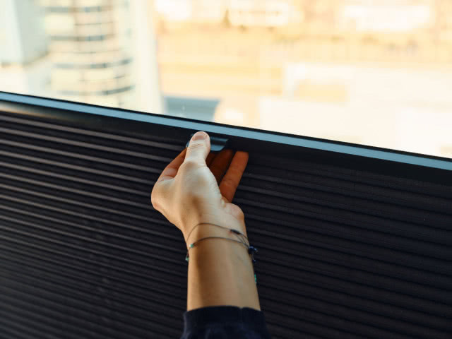 Plisy we wnętrzach - jak wyglądają i do jakich wnętrz pasują?