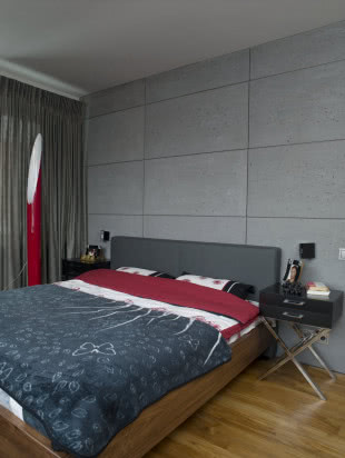 Sypialnia łóżko ze skórzanym zagłówkiem. Kolory szarości
