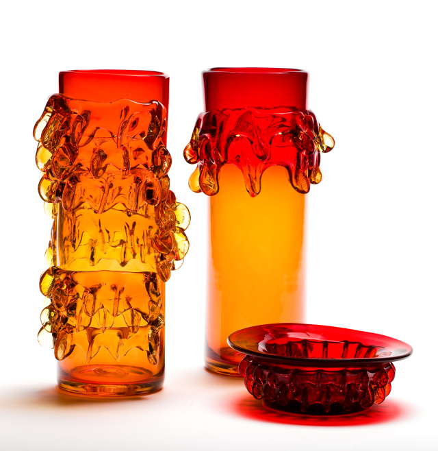 Naczynia dekoracyjne, 1971. Szkło sodowe barwione w masie, ręcznie formowane. Kolekcja MNWr.