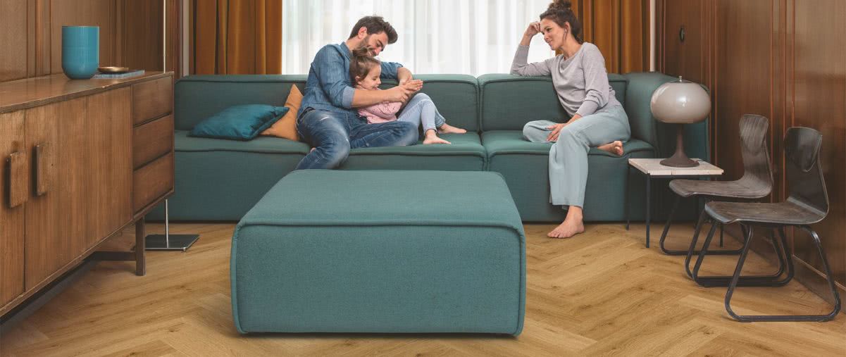 Retro wraca do wnętrz. Quick-Step pokazuje, jak urządzić dom z charakterem 
