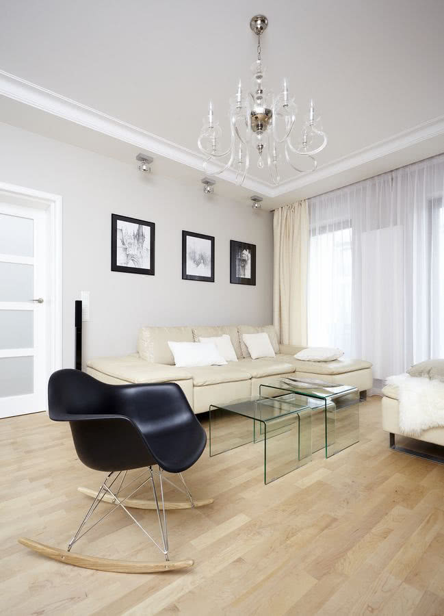 Wnętrza są konsekwentnie nieprzeładowane....