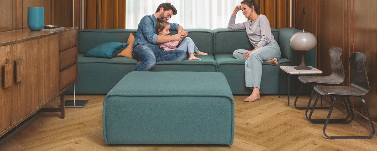 Retro wraca do wnętrz. Quick-Step pokazuje, jak urządzić dom z charakterem