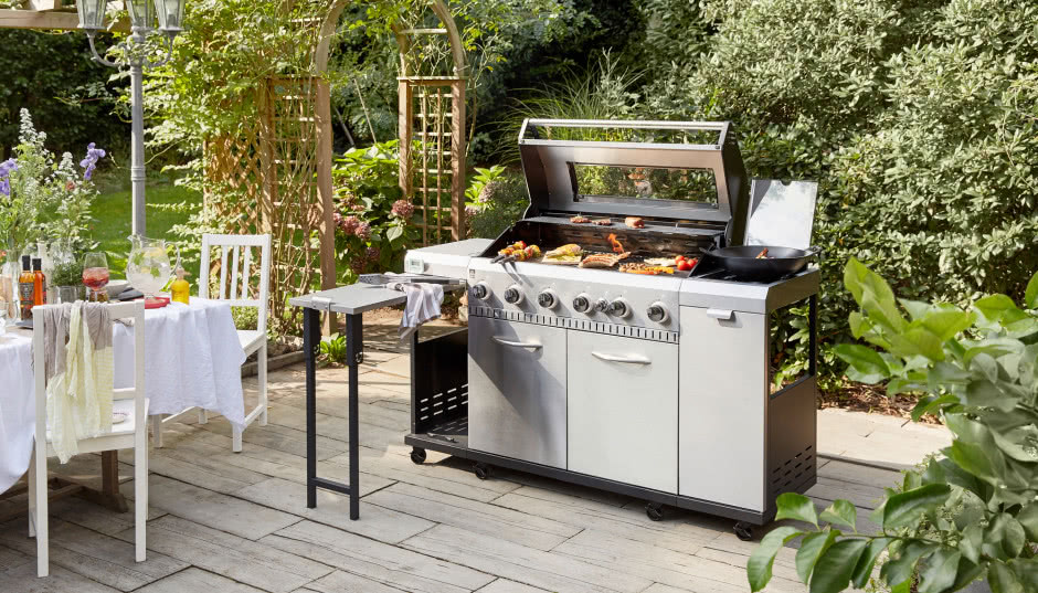 Letnie przyjęcia z grillem. Jaki sprzęt wybrać?