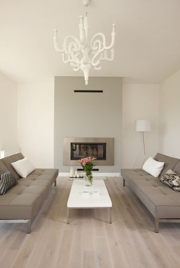 Biel i szarości - minimalistyczny salon z...