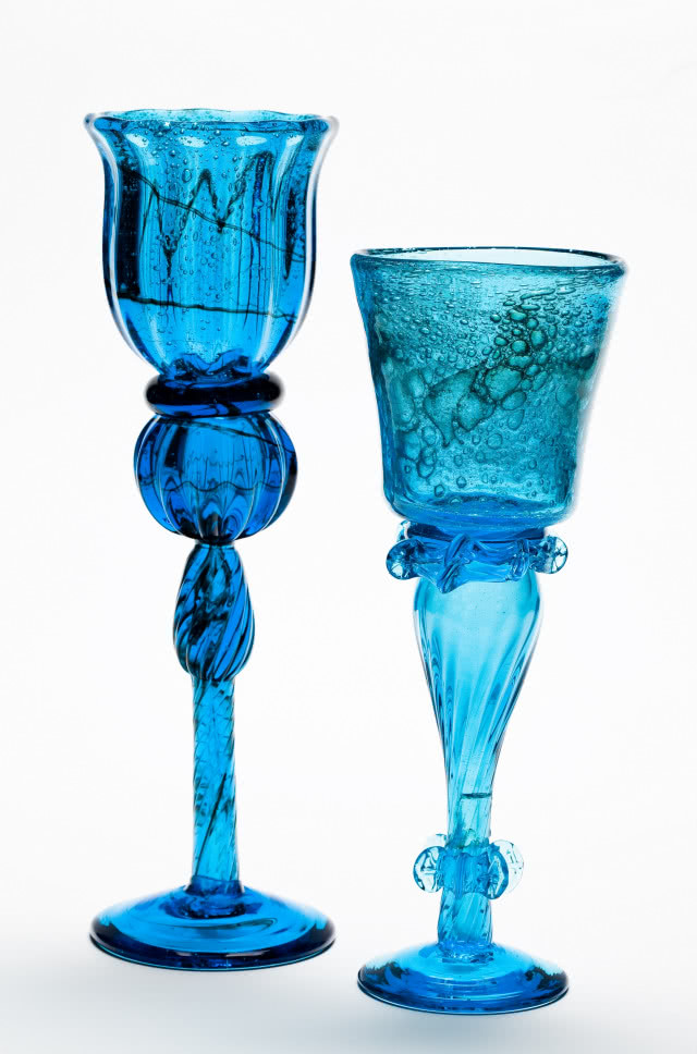 Kielichy, 1972. Szkło sodowe barwione w masie, ręcznie formowane. Kolekcja MNWr.
