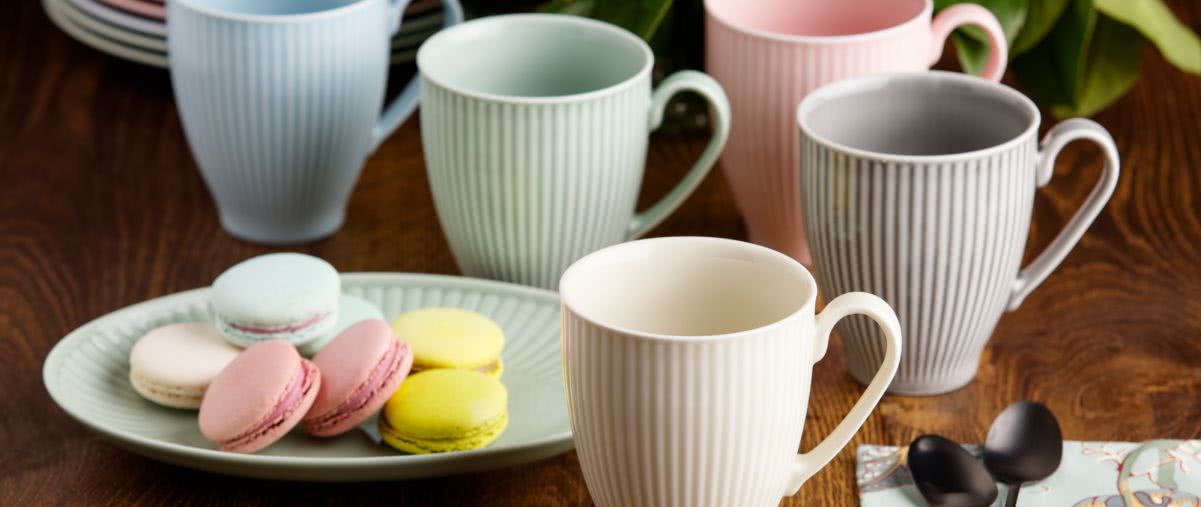 Letnie must-have: porcelana, która sprawdzi się podczas wakacyjnych spotkań 