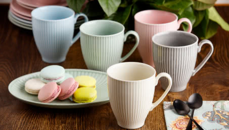 Letnie must-have: porcelana, która sprawdzi się podczas wakacyjnych spotkań