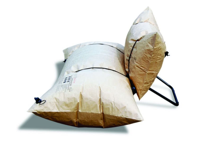 Blow - sofa zrobiona z papierowych worków...