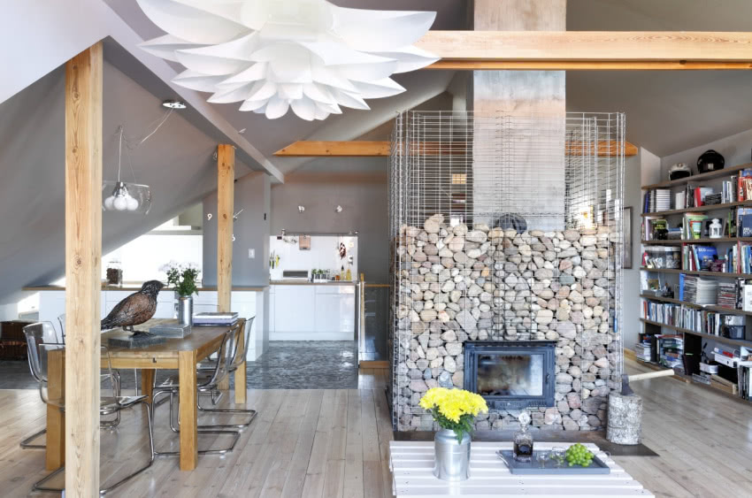 Surowy kominek, sosnowe belki konstrukcyjne,...