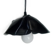 Lampa-kwiat z płyty winylowej, Taagu, ECOMATERIA...