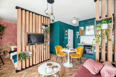 Mikroapartament w żywych kolorach