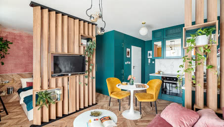 Mikroapartament w żywych kolorach