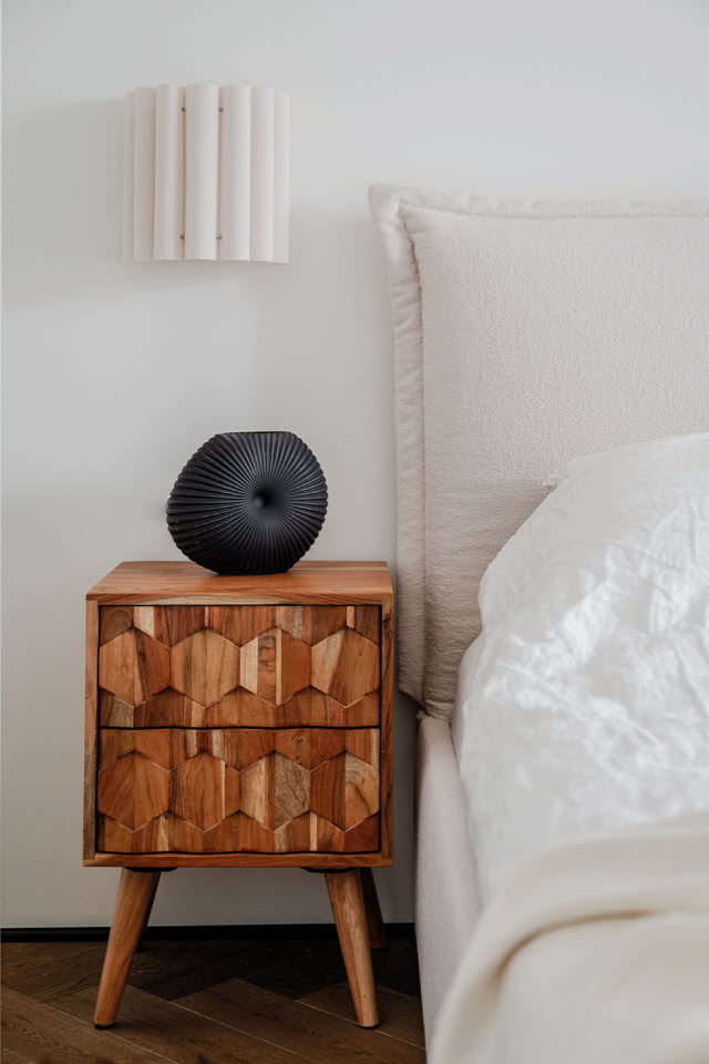 Szafka nocna w stylu retro