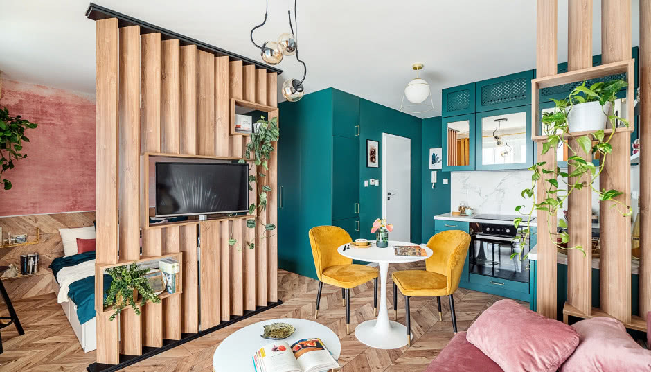 Mikroapartament w żywych kolorach