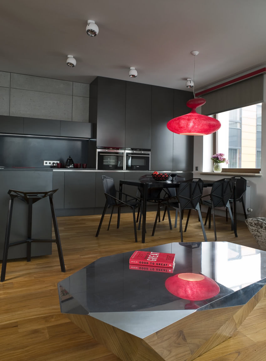 W salonie i otwartej kuchni dominują szare...