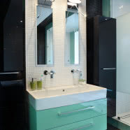 Pomysł na nowoczesne wnętrze - drewno orzecha i kolory