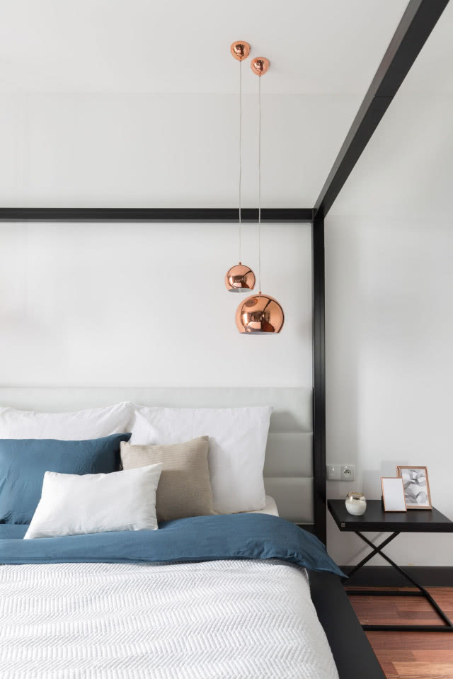 Miedziane lampy w sypialni
