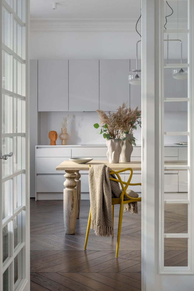 Dwuskrzydłowe drzwi do kuchni