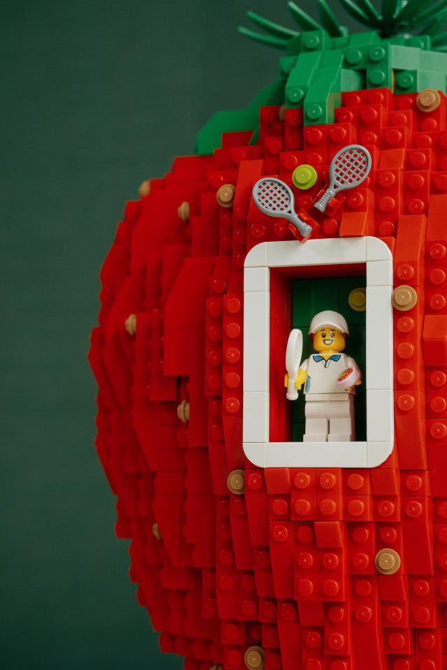 truskawka LEGO dla Igi Świątek