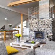 Kamień i drewno - mieszkanie na poddaszu