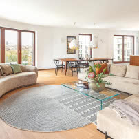 Zamieszkali w Porcie Praskim. Nowoczesne mieszkanie, którego atutem są widoki