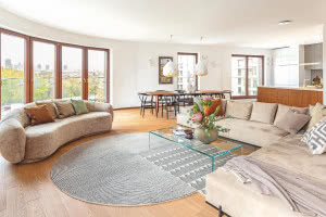 Zamieszkali w Porcie Praskim. Nowoczesne mieszkanie, którego atutem są widoki