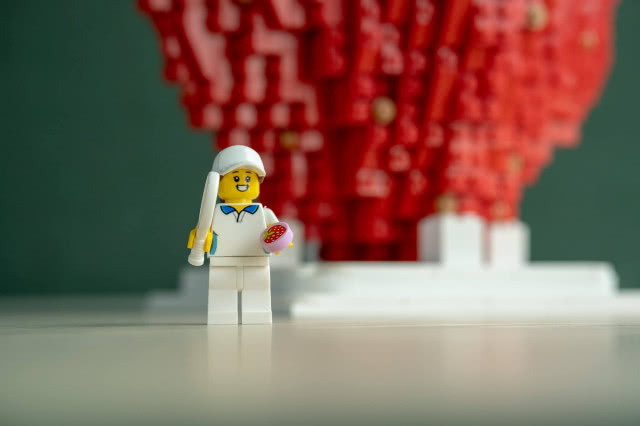 figurka Igi z rakietą tenisową LEGO