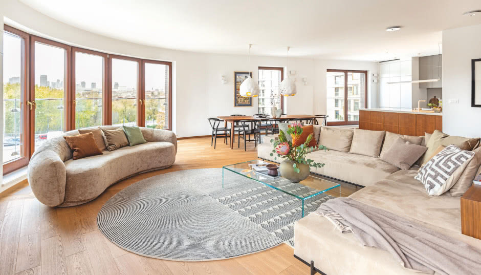 Zamieszkali w Porcie Praskim. Nowoczesne mieszkanie, którego atutem są widoki