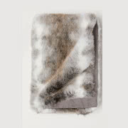 Koc ze sztucznego
futra, ZARA
HOME, 459 zł